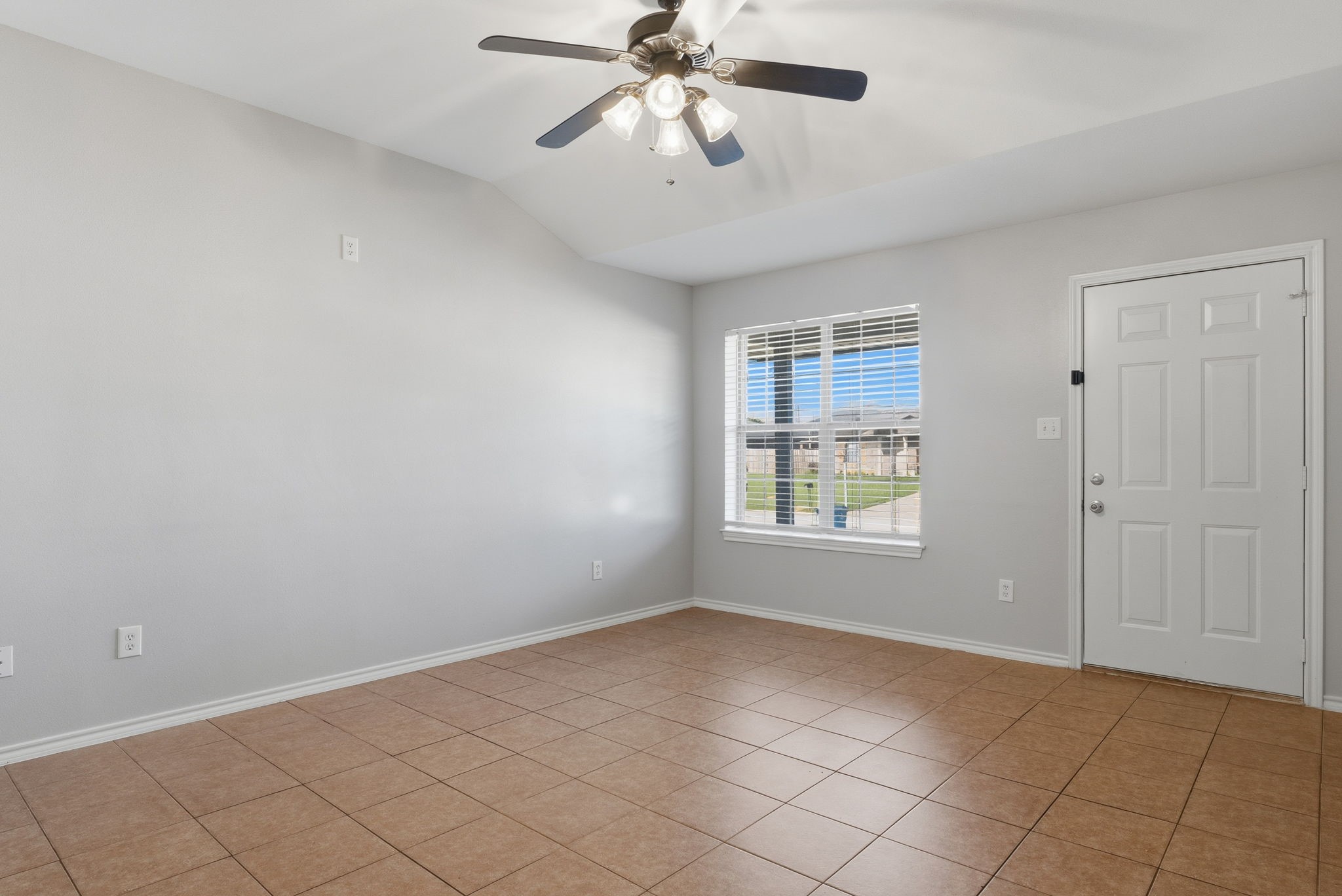 208 Shelley Lindale TX 75771