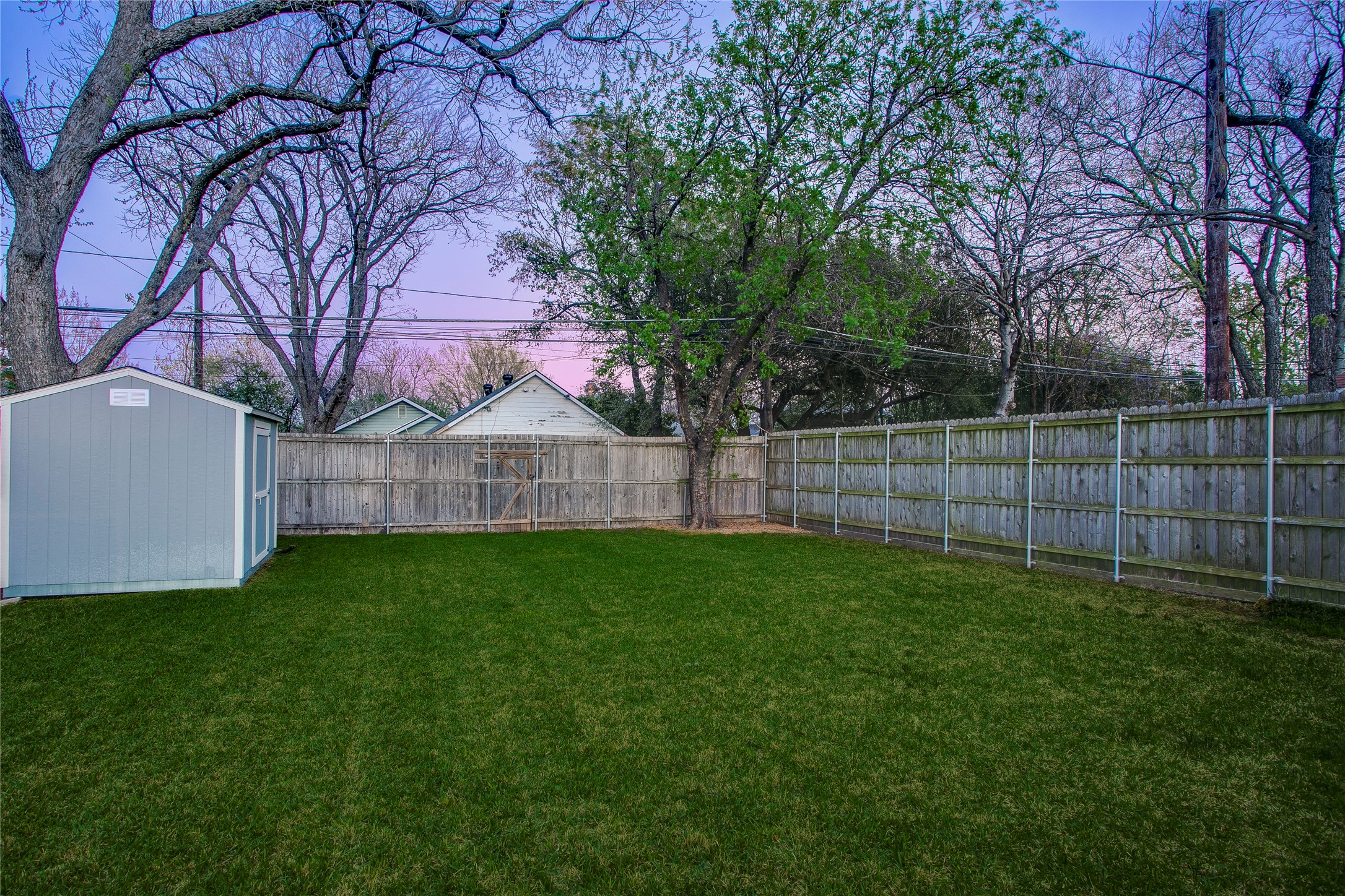 830 N Clinton Avenue Dallas TX 75208