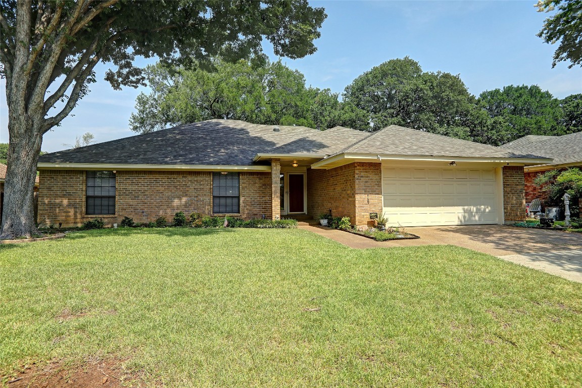 1227 Brookfield Lane Mansfield TX 76063