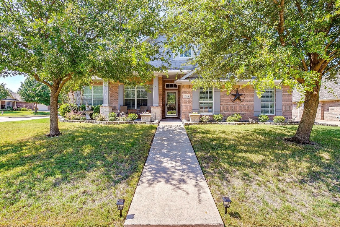 934 Royal Oak Lane Burleson TX 76028