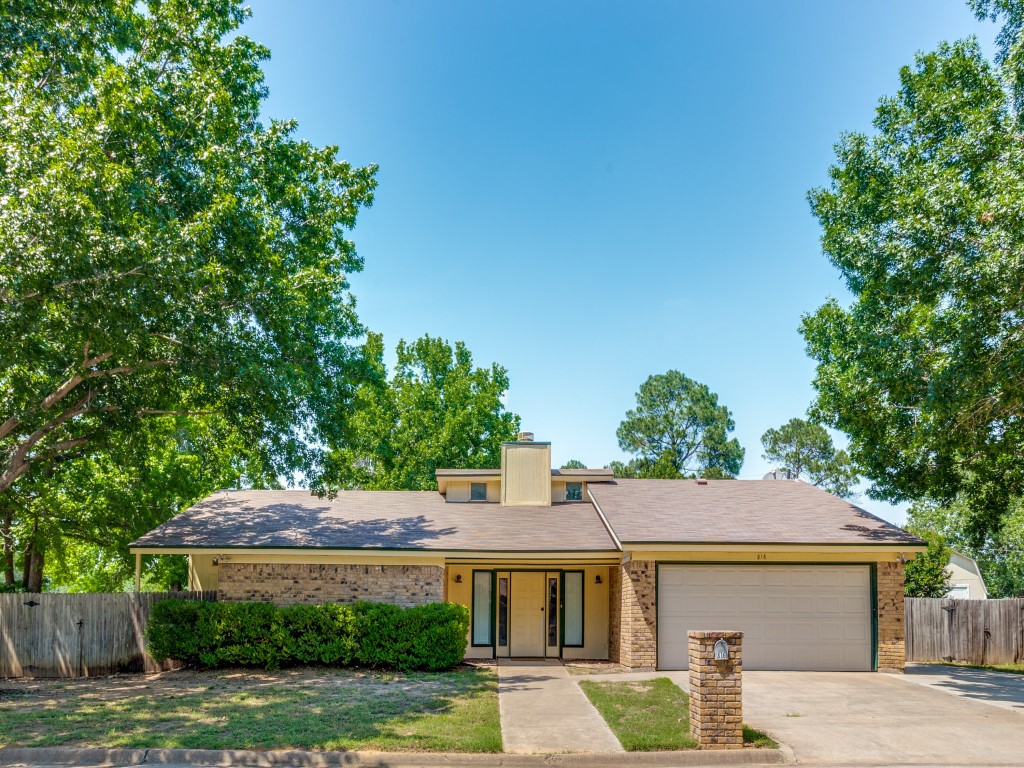 816 Lee Court Azle TX 76020