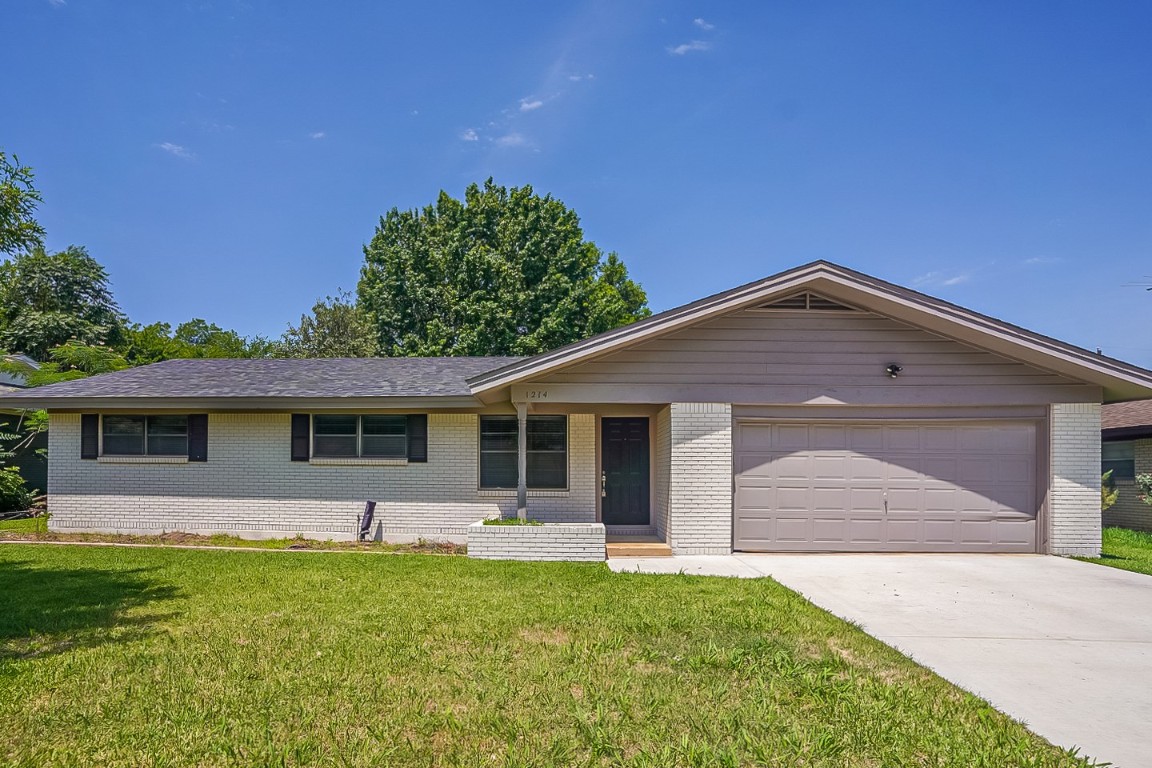 1214 Park Center Street Benbrook TX 76126