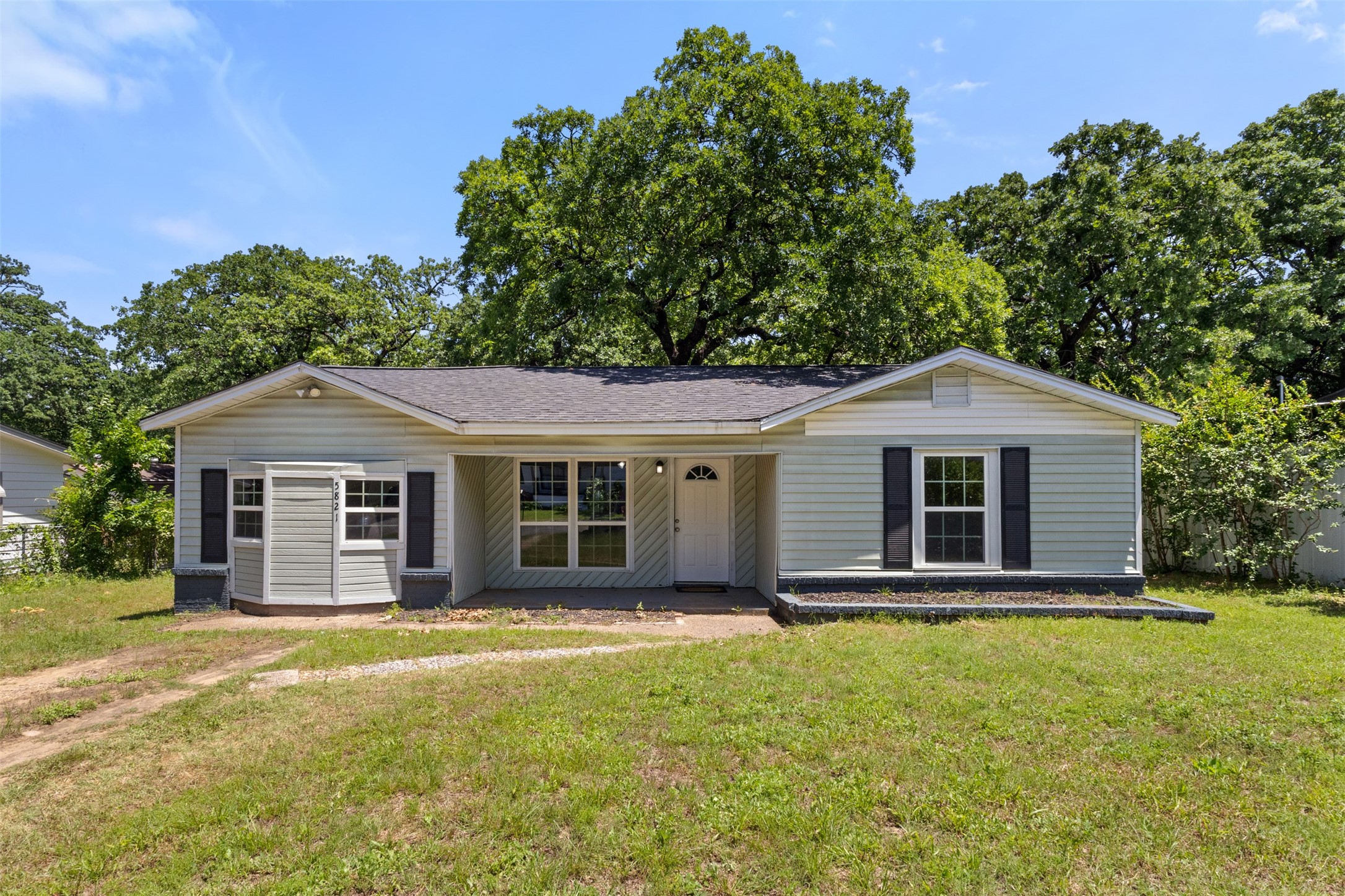 5821 Capital Street Forest Hill TX 76119