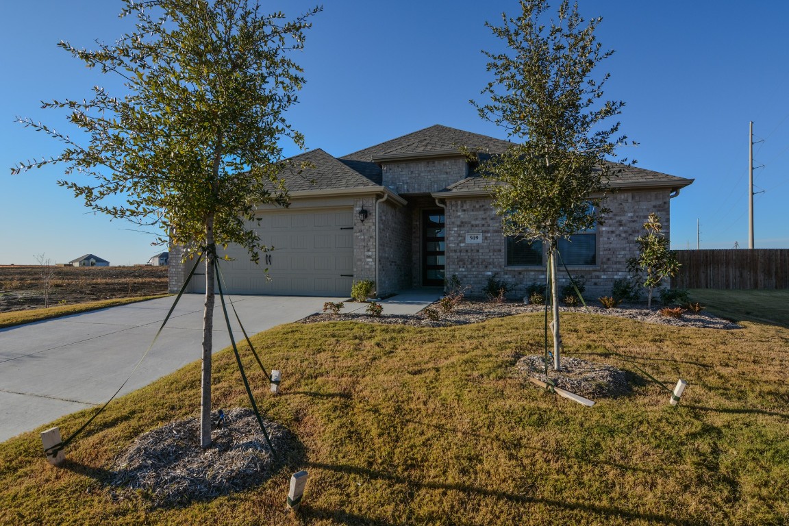 509 W Criner Street Grandview TX 76050