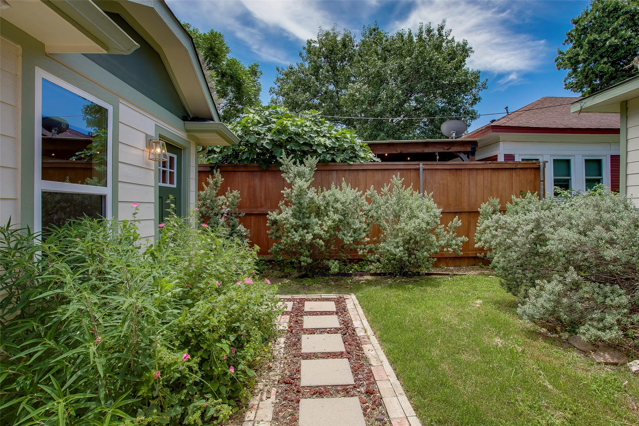 634 N Rosemont Avenue Dallas TX 75208
