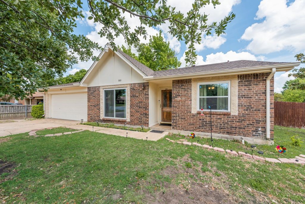 905 Pepperidge Court Lancaster TX 75134