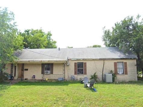 501 S Clay Street Henrietta TX 76365