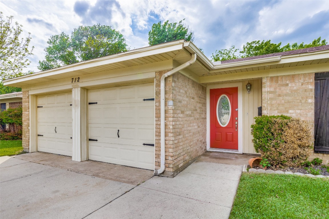 712 Sue Ann Lane Burleson TX 76028