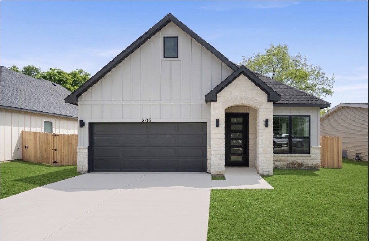 205 Grayson Street Leonard TX 75452