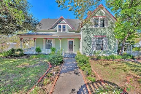 515 Hackberry Street Clifton TX 76634