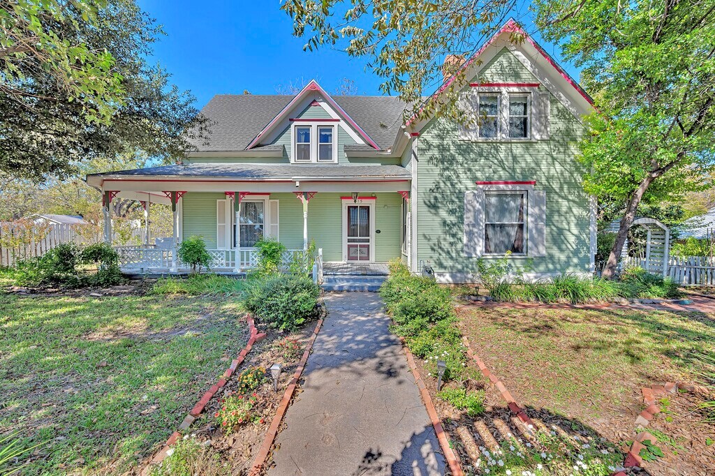 515 Hackberry Street Clifton TX 76634