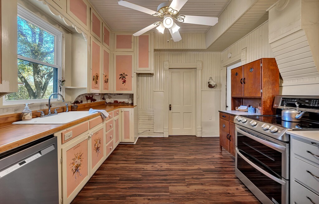515 Hackberry Street Clifton TX 76634