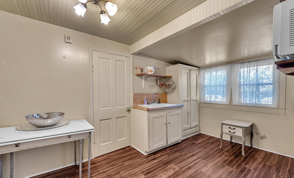515 Hackberry Street Clifton TX 76634