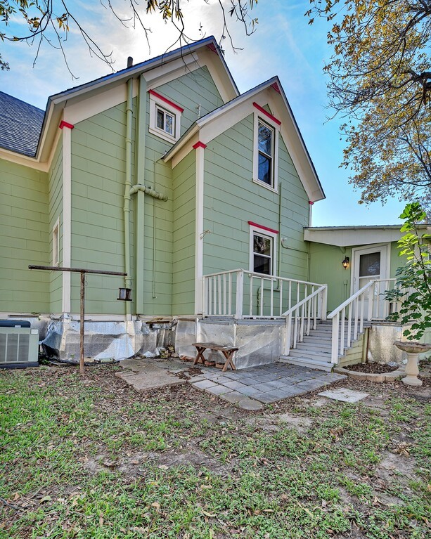 515 Hackberry Street Clifton TX 76634