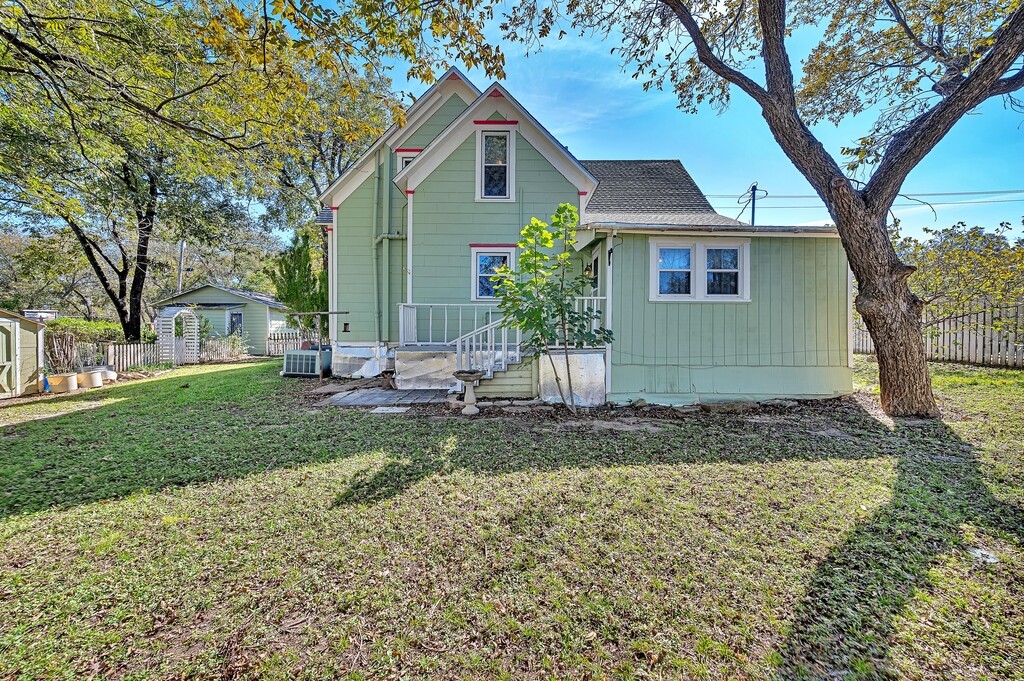 515 Hackberry Street Clifton TX 76634