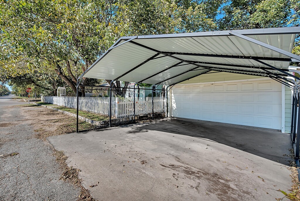515 Hackberry Street Clifton TX 76634