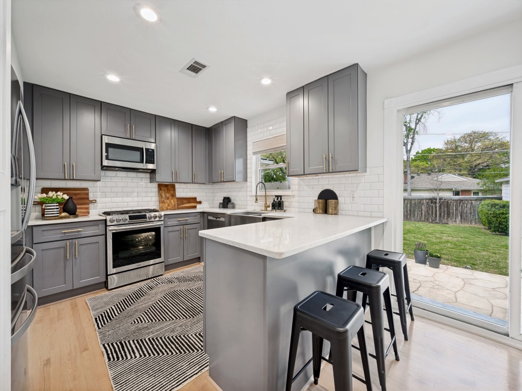 10521 Evangeline Way Dallas TX 75218