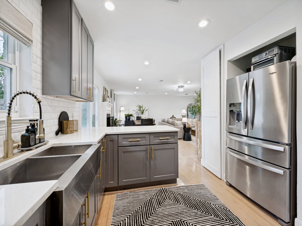 10521 Evangeline Way Dallas TX 75218