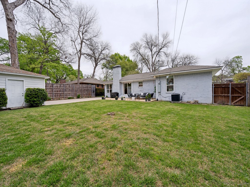 10521 Evangeline Way Dallas TX 75218