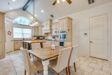 711 Flamingo Circle Burleson TX 76028