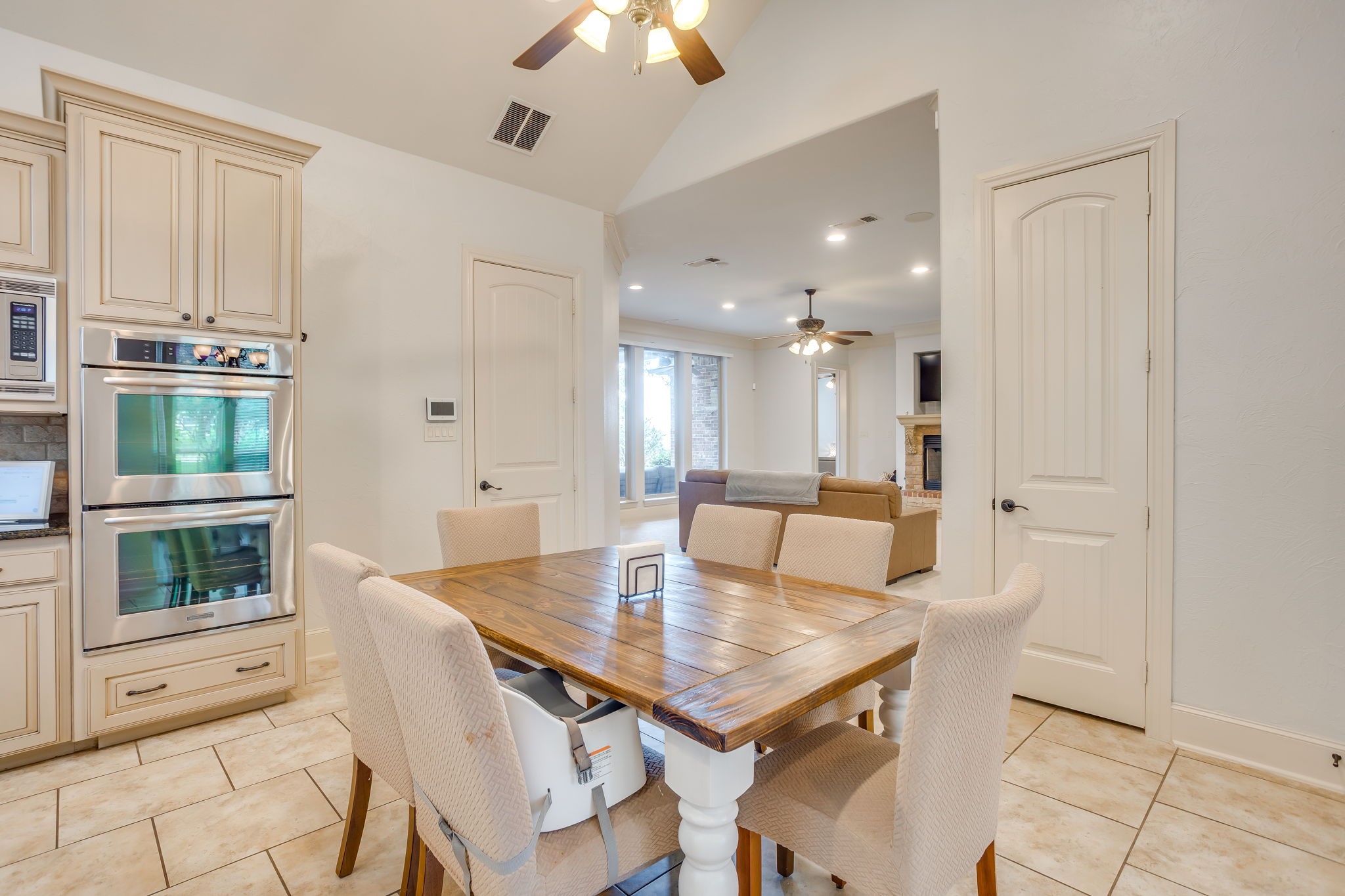 711 Flamingo Circle Burleson TX 76028