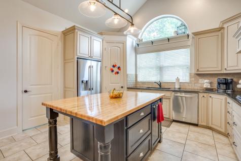 711 Flamingo Circle Burleson TX 76028