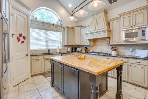 711 Flamingo Circle Burleson TX 76028