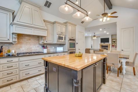 711 Flamingo Circle Burleson TX 76028