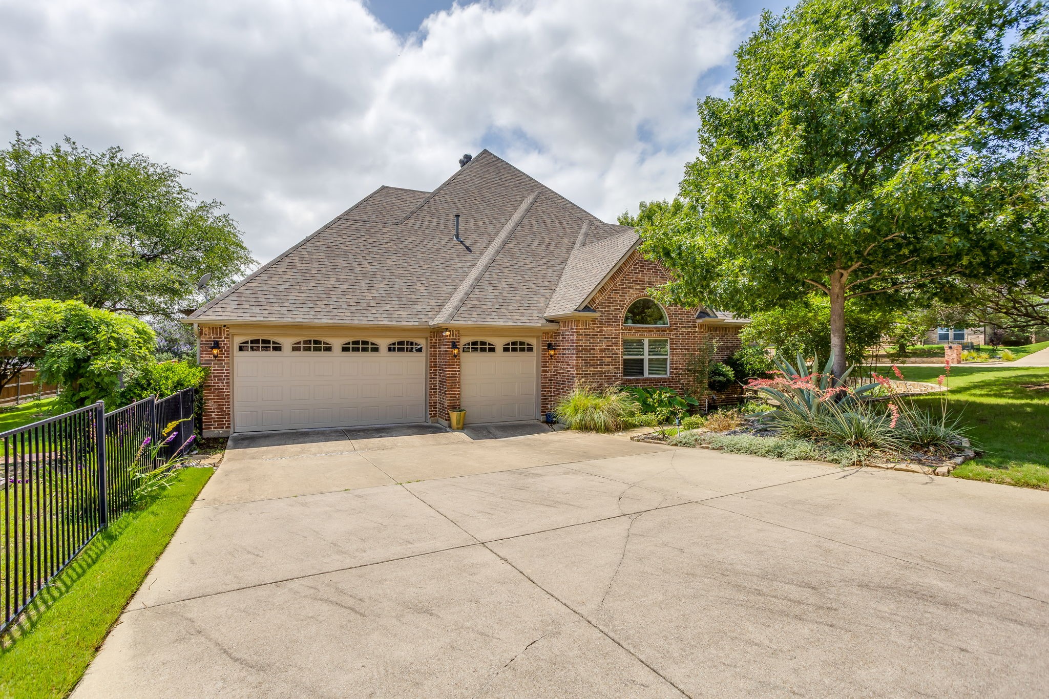 711 Flamingo Circle Burleson TX 76028