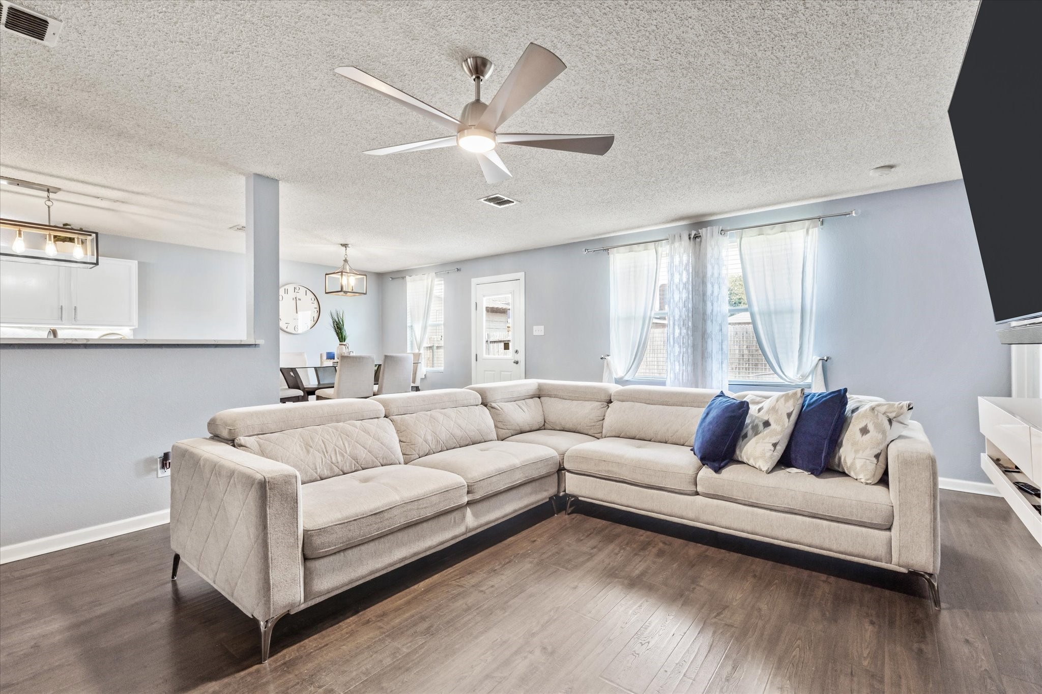 2136 Edgewood Drive Grand Prairie TX 75052