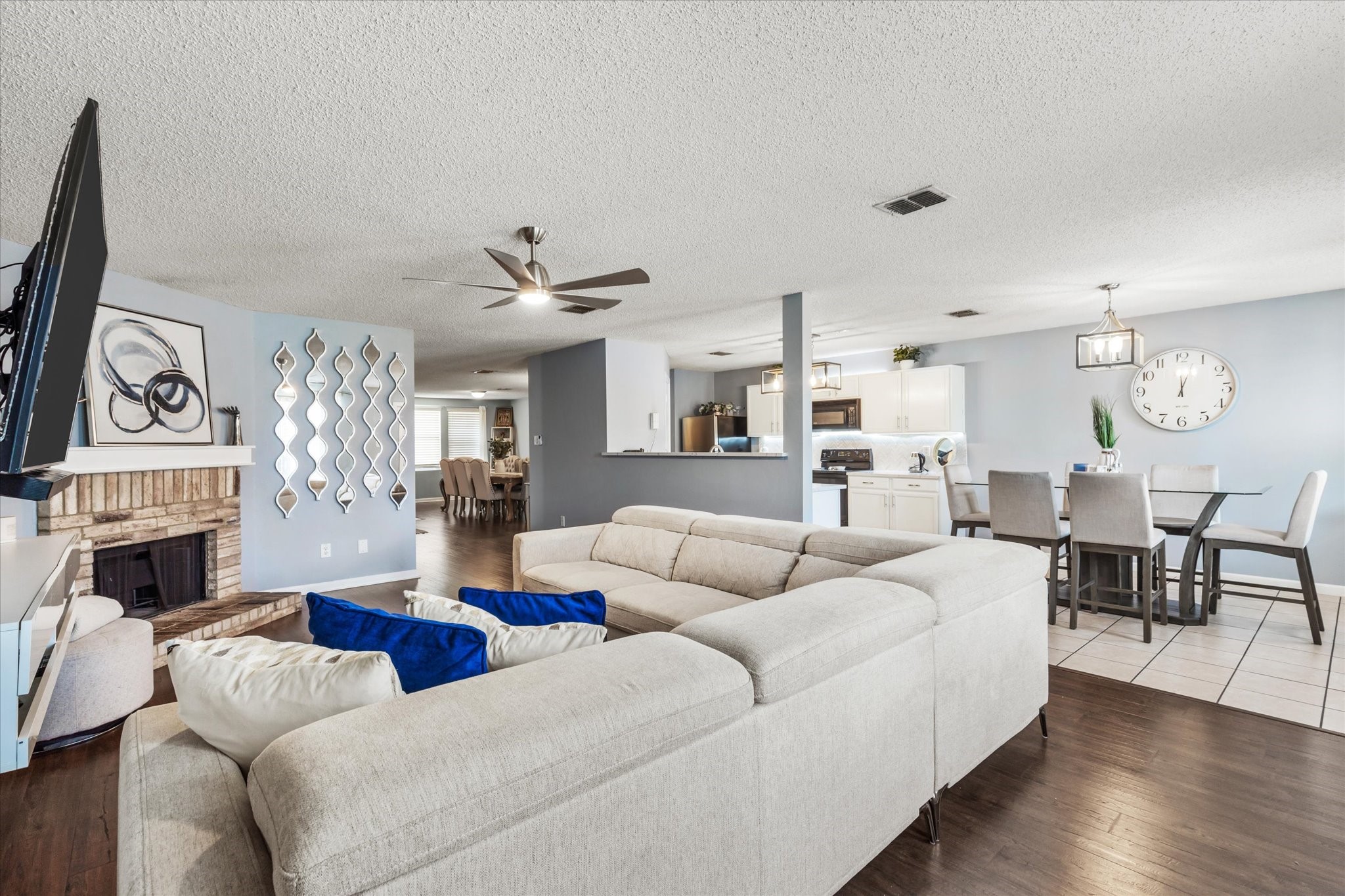 2136 Edgewood Drive Grand Prairie TX 75052