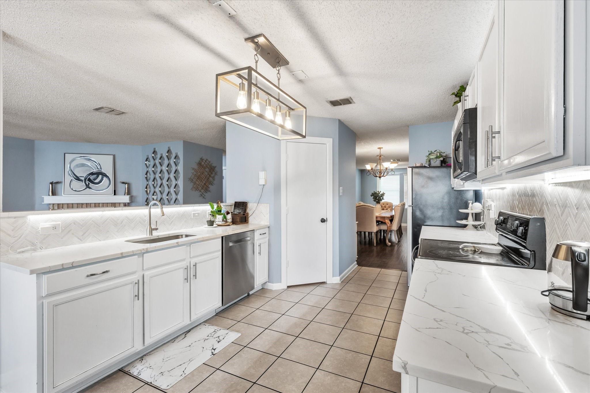 2136 Edgewood Drive Grand Prairie TX 75052