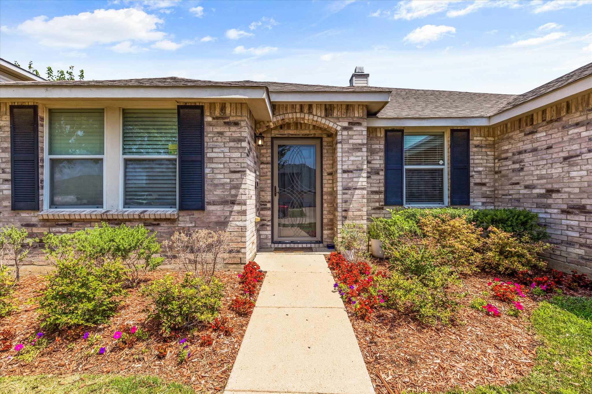 2136 Edgewood Drive Grand Prairie TX 75052