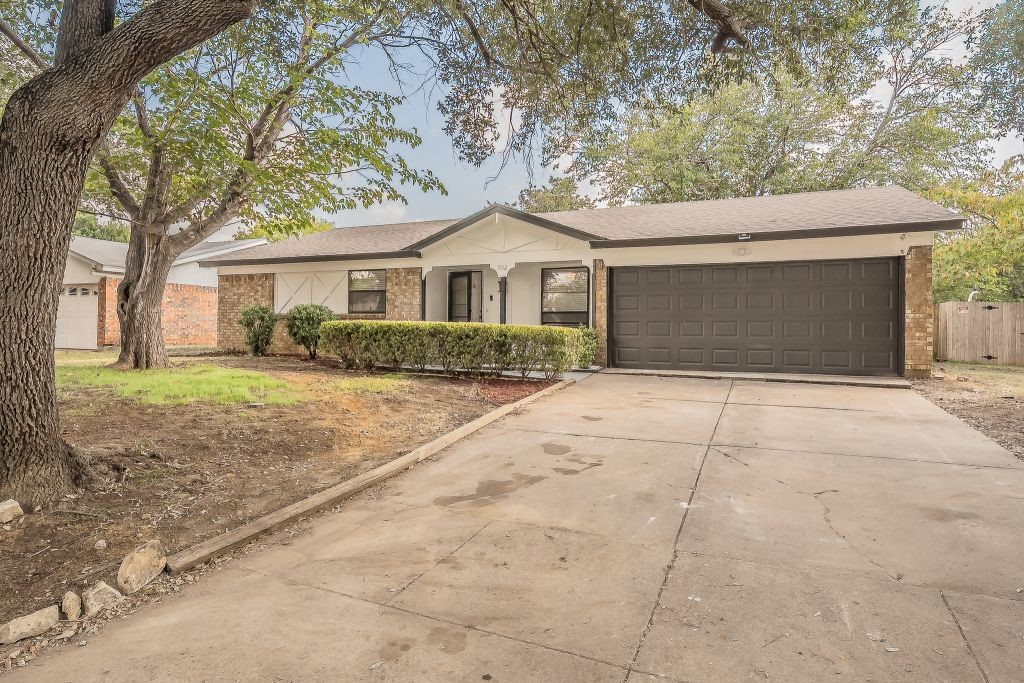 902 Smokey Court Arlington TX 76014