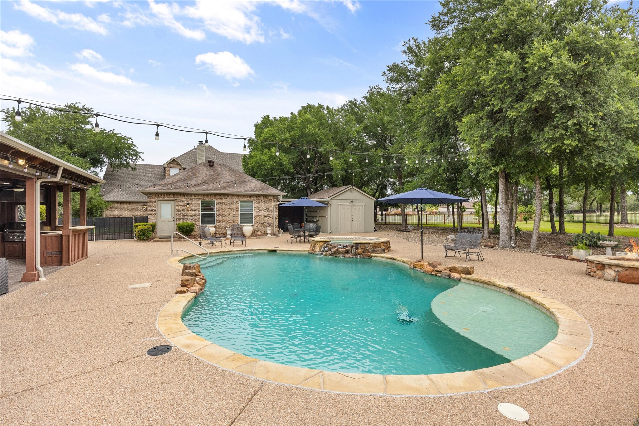 805 Mallard Pointe Drive Granbury TX 76049