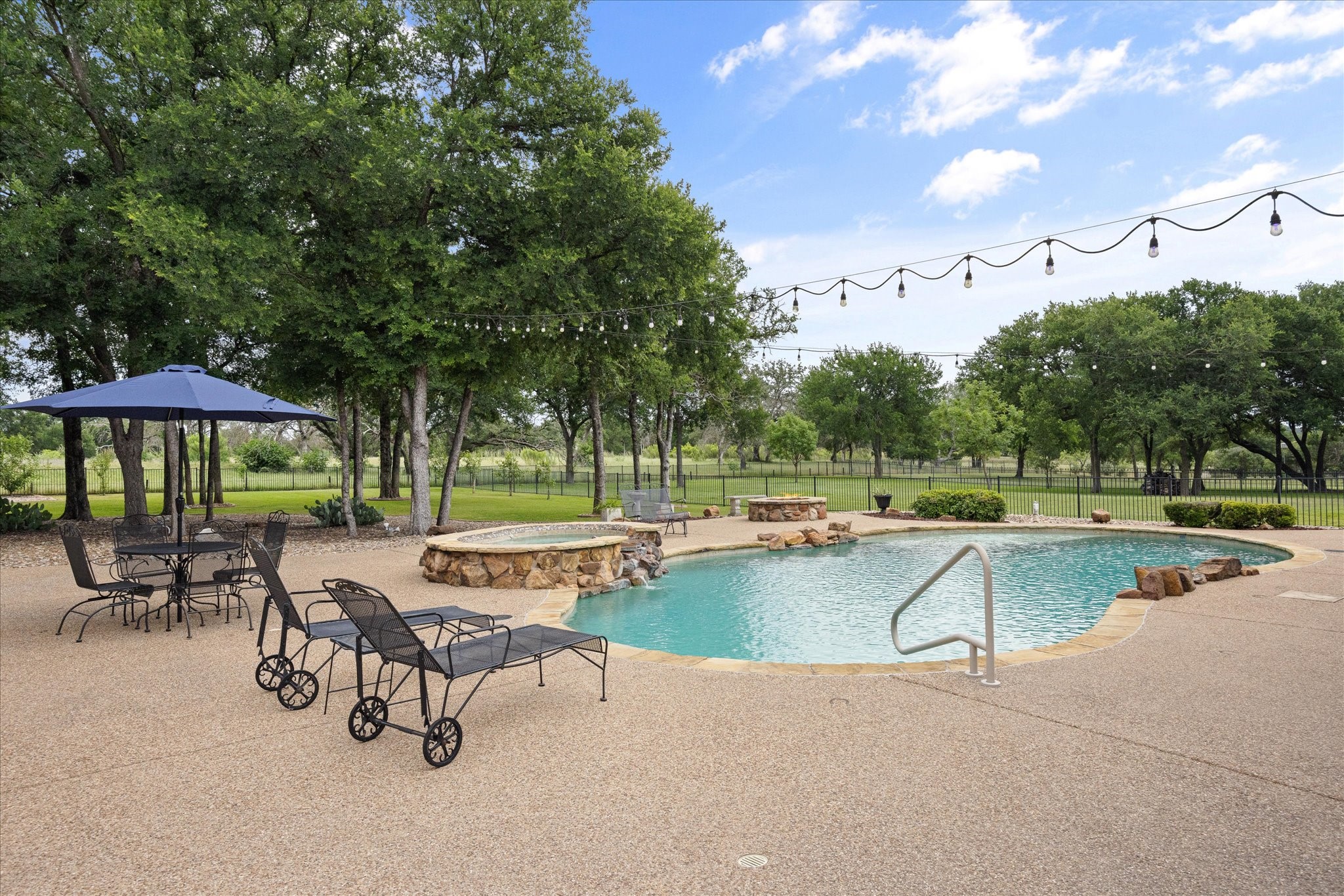 805 Mallard Pointe Drive Granbury TX 76049