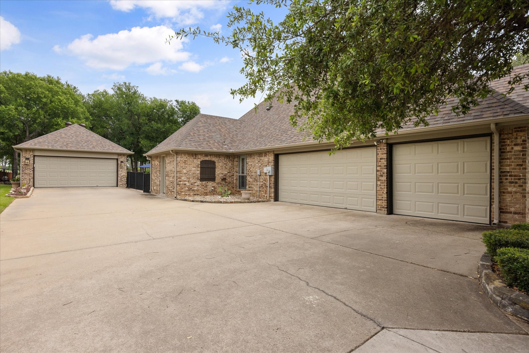 805 Mallard Pointe Drive Granbury TX 76049