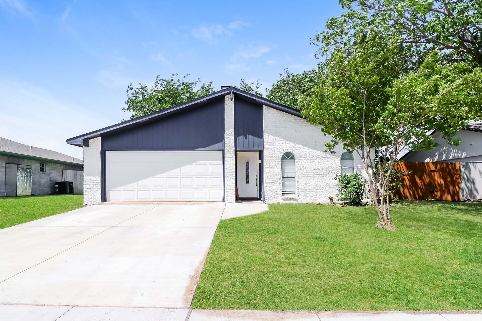 309 S Holiday Drive Grand Prairie TX 75052