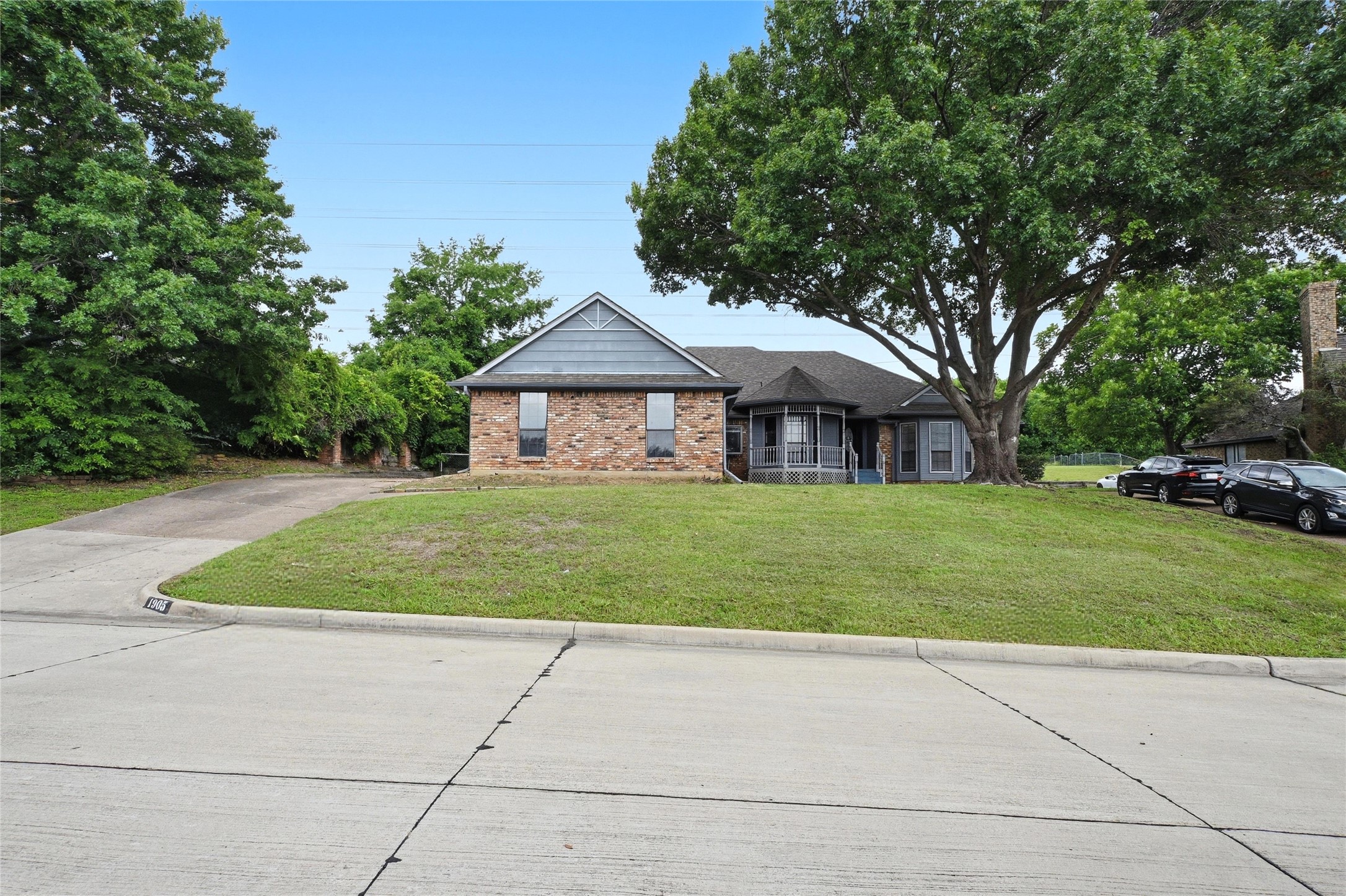 1905 Wedgewood Drive Grand Prairie TX 75050