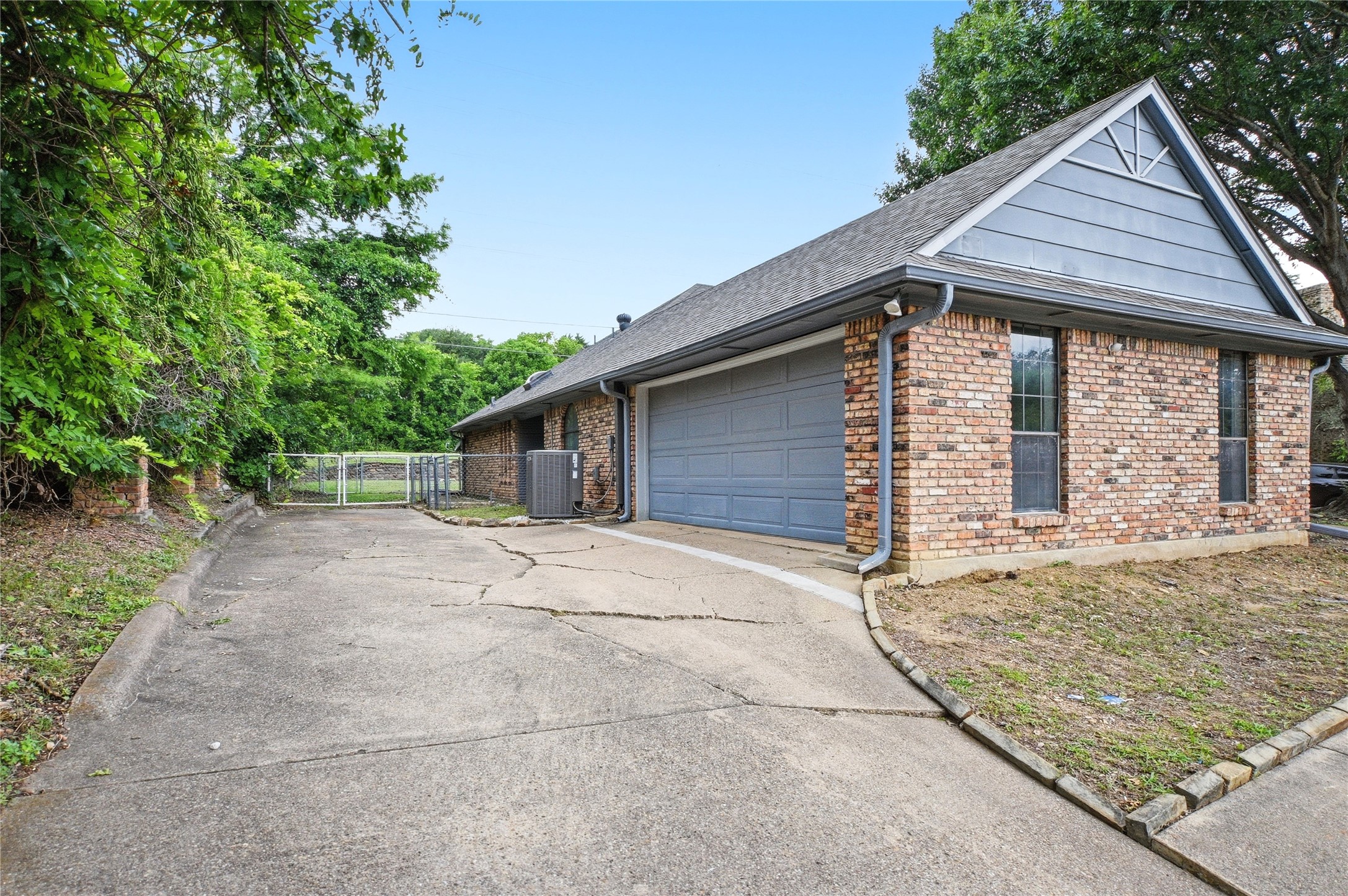 1905 Wedgewood Drive Grand Prairie TX 75050