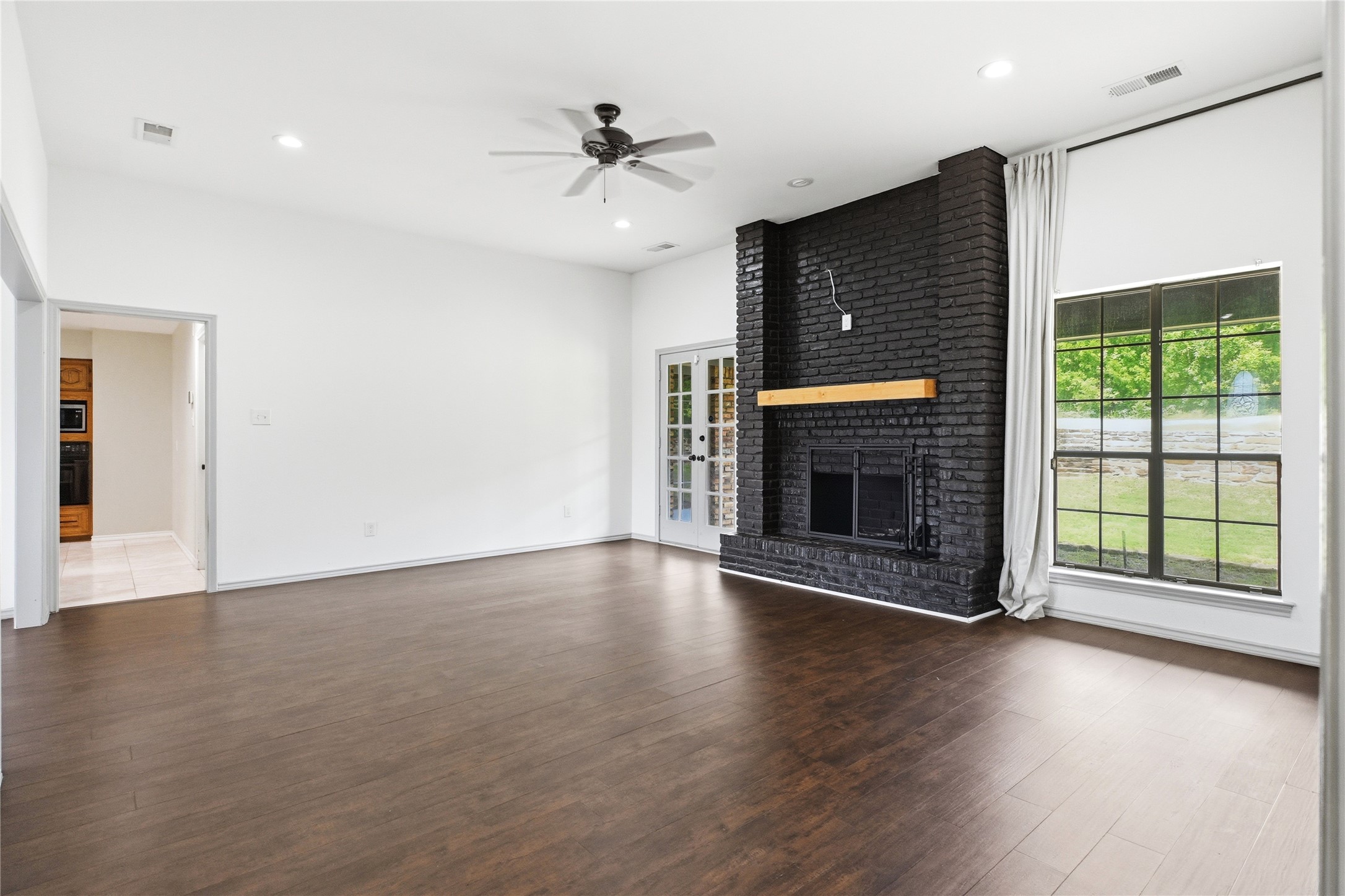 1905 Wedgewood Drive Grand Prairie TX 75050