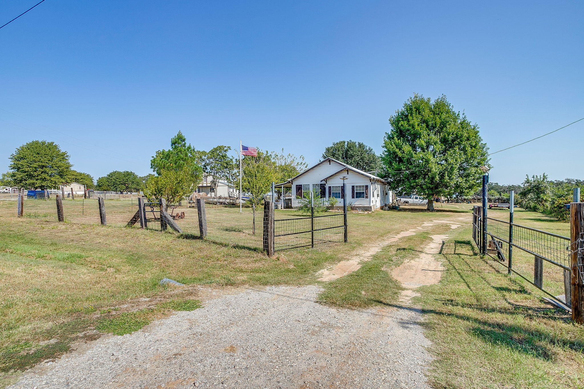 1035 Summit Drive Springtown TX 76082