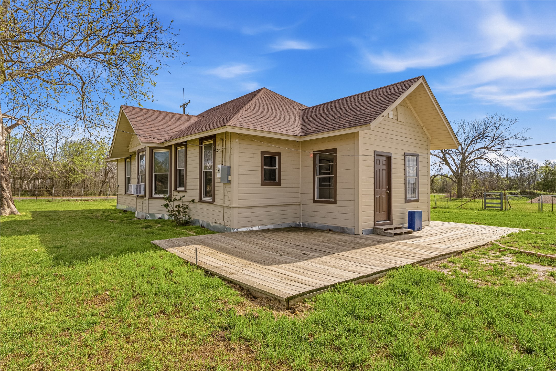 119 County Road 3007 Lott TX 76656