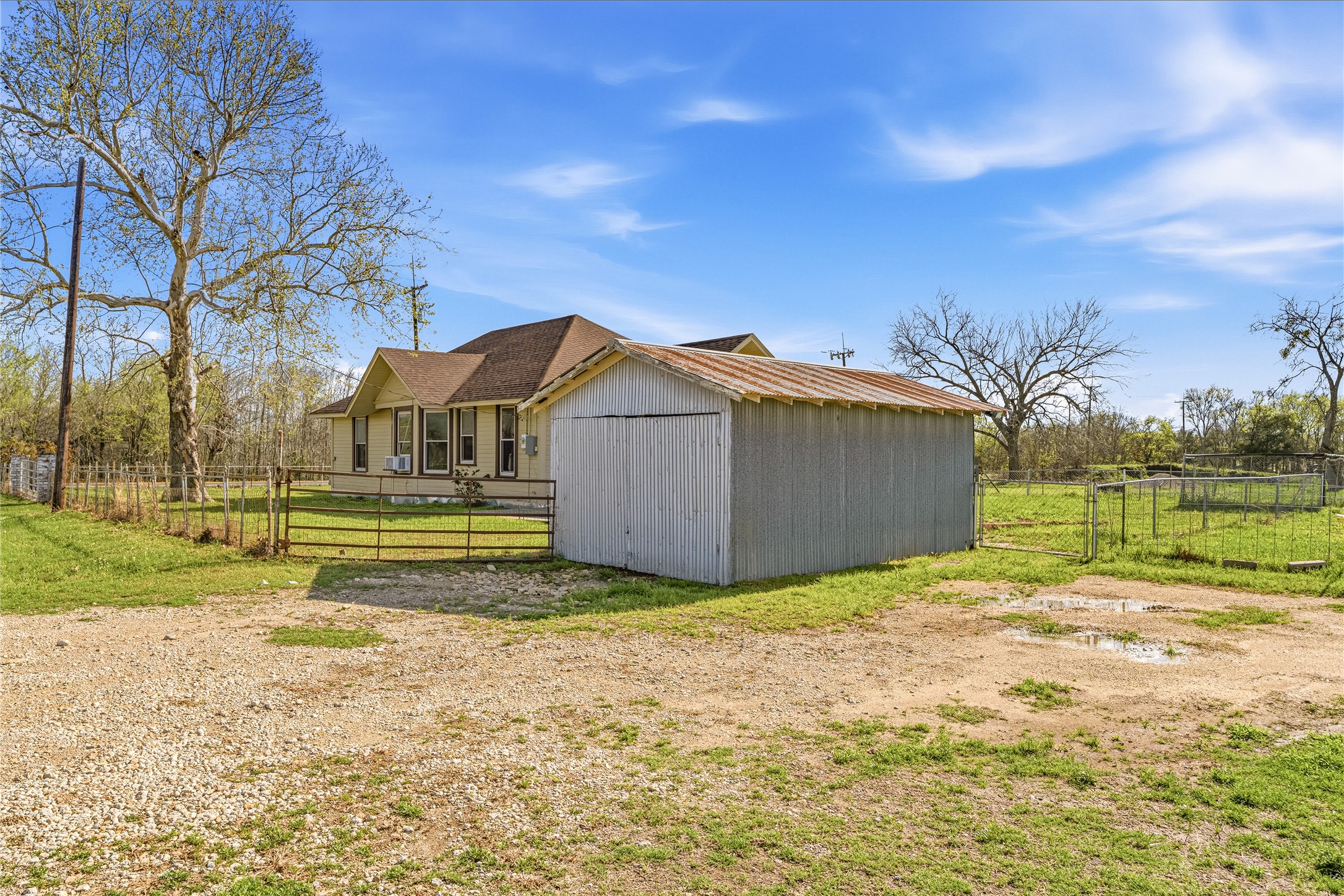 119 County Road 3007 Lott TX 76656