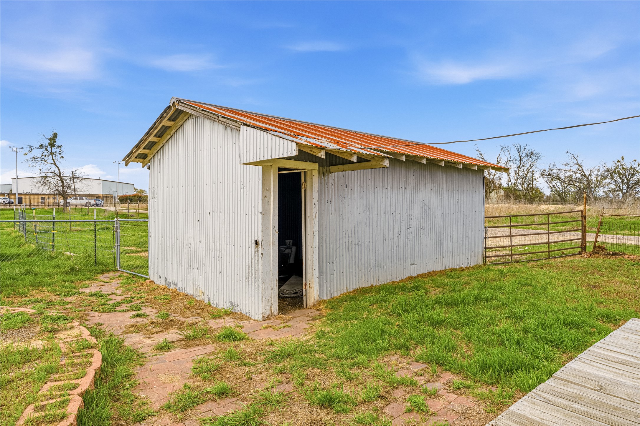 119 County Road 3007 Lott TX 76656