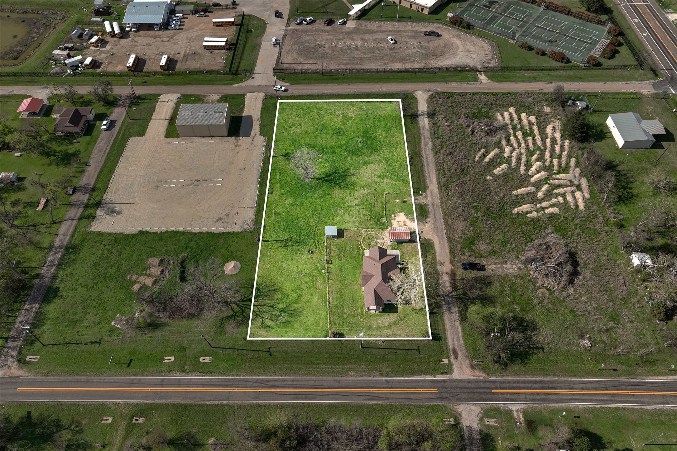 119 County Road 3007 Lott TX 76656