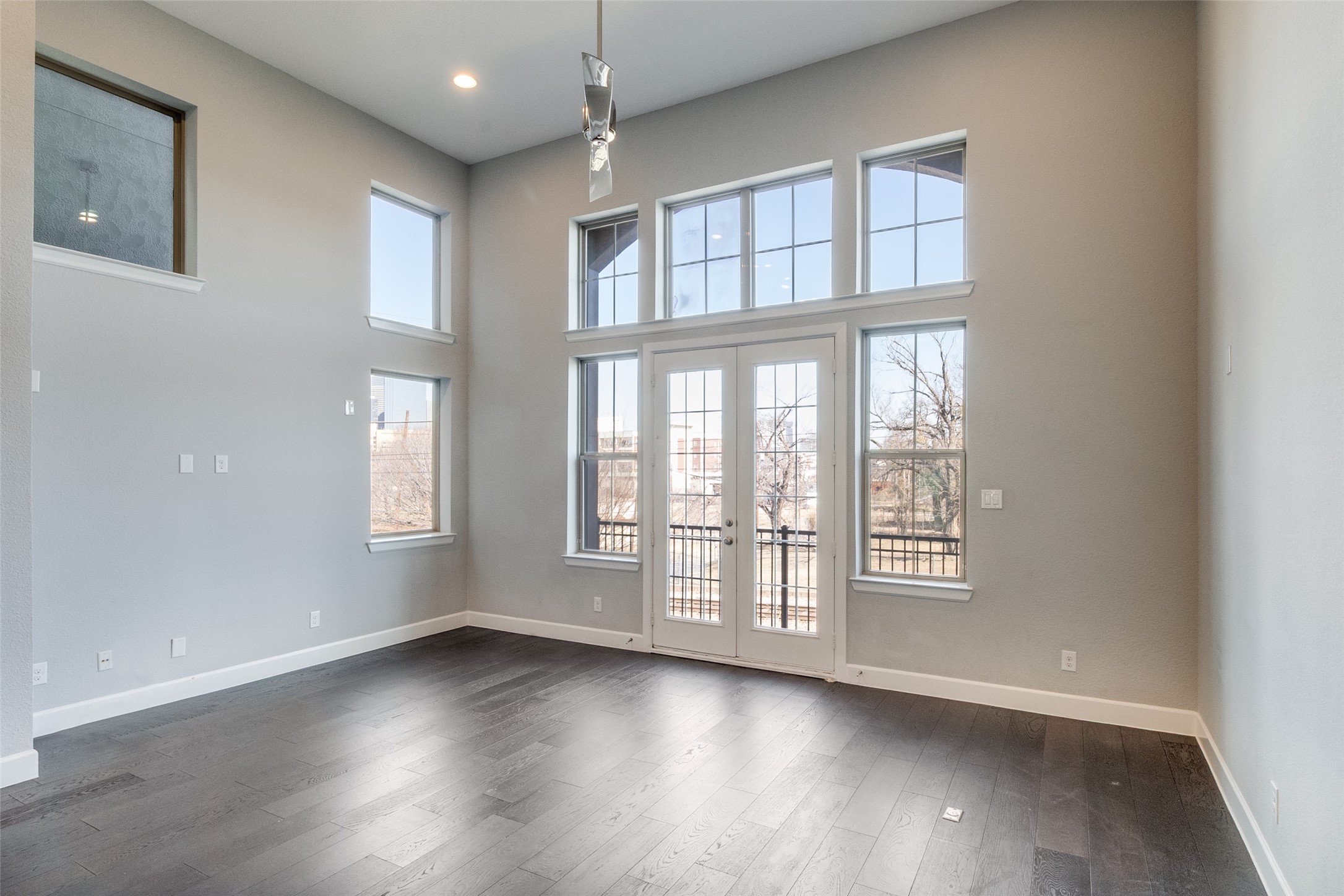 1348 Arch Place Dallas TX 75215