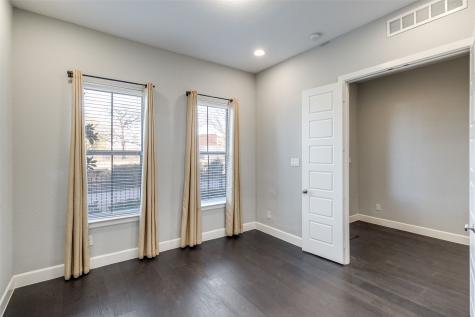 1348 Arch Place Dallas TX 75215