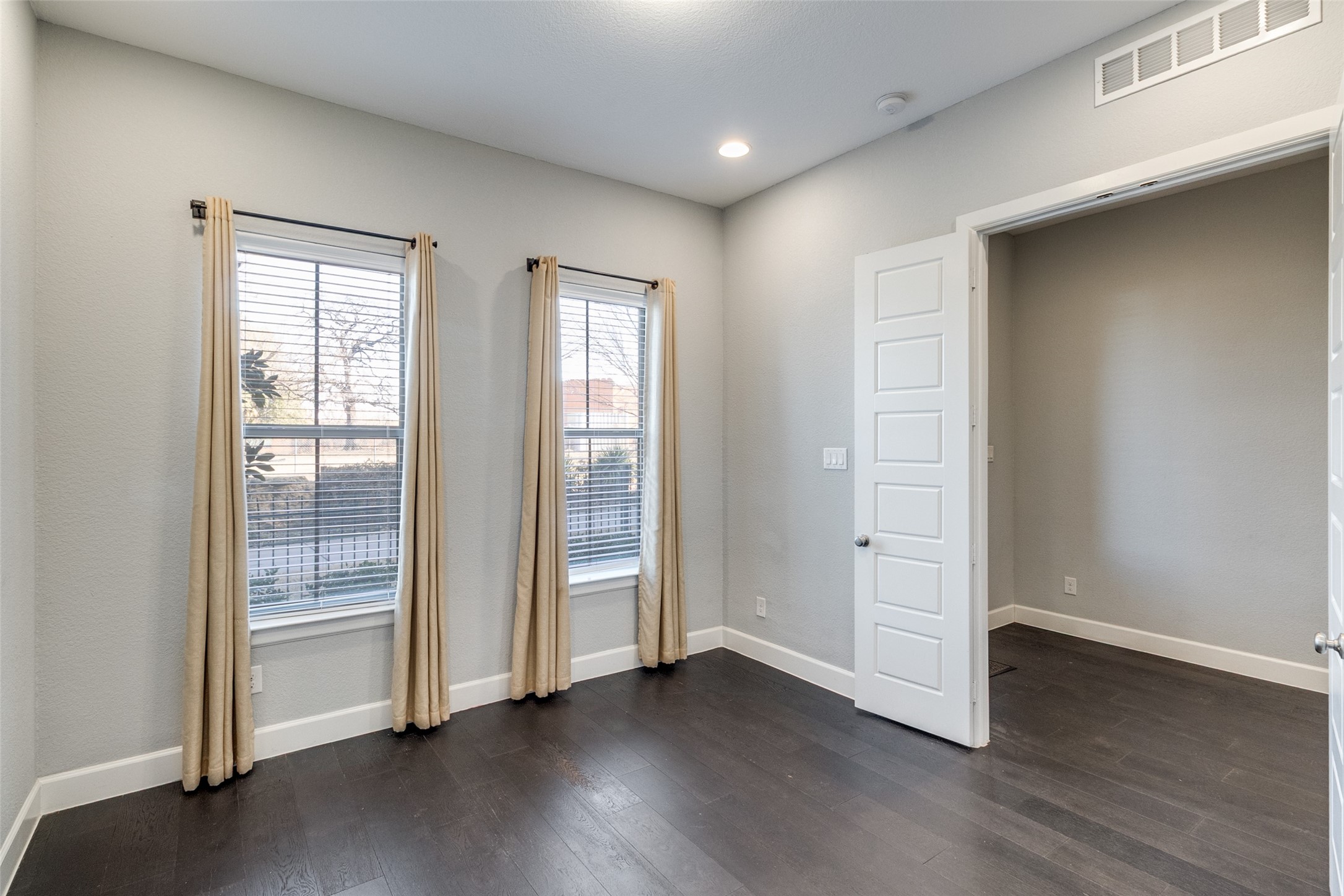 1348 Arch Place Dallas TX 75215