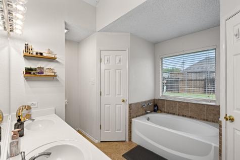 101 Saint James Court Rhome TX 76078